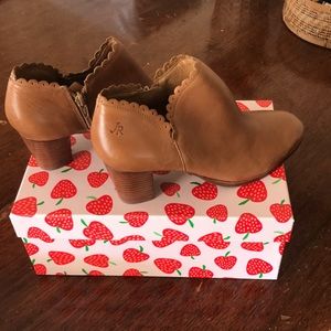 Jack Rogers scalloped booties